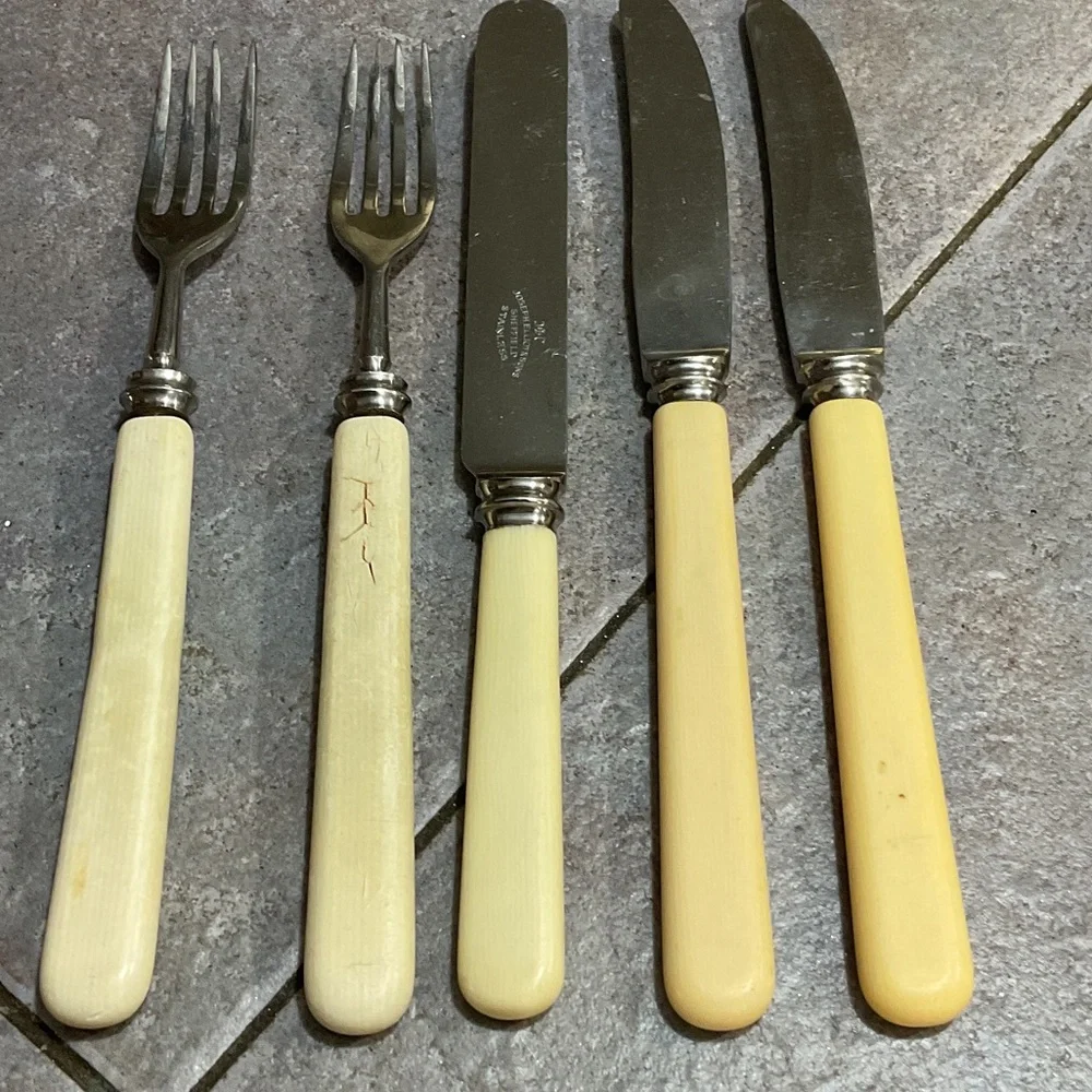 Vintage Cream and Yellow Cutlery Set
